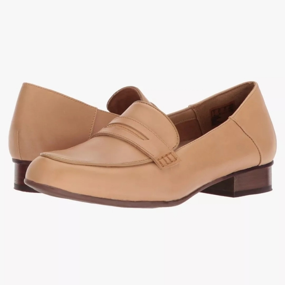 Clarks Keesha Cora Women’s 7 Penny Loafers Tan Leather New No Box